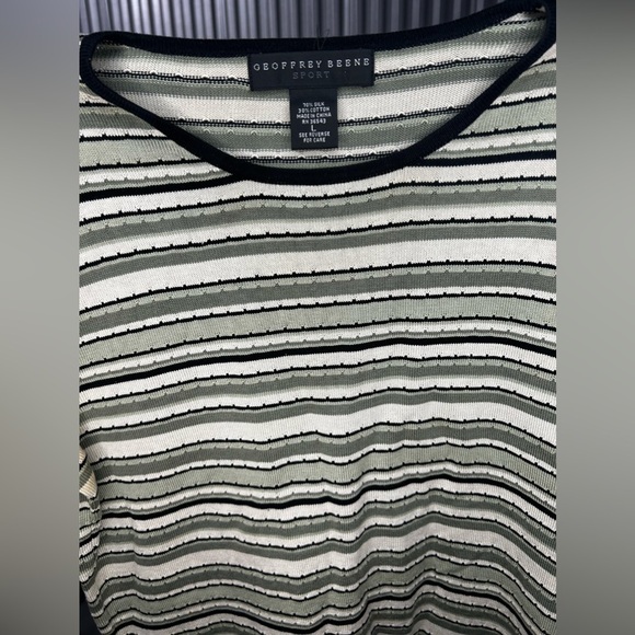 Women’s Geoffrey Beene Green Beige Stripe Silk Blend Short Sleeve Top Size Large - Picture 3 of 5